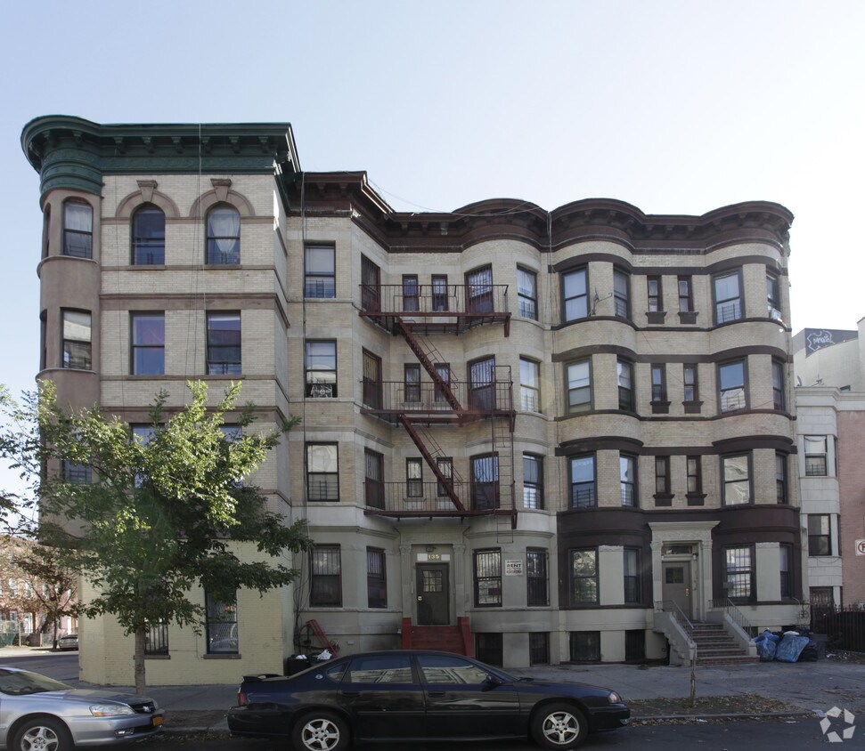 Building Photo - 135 Albany Ave