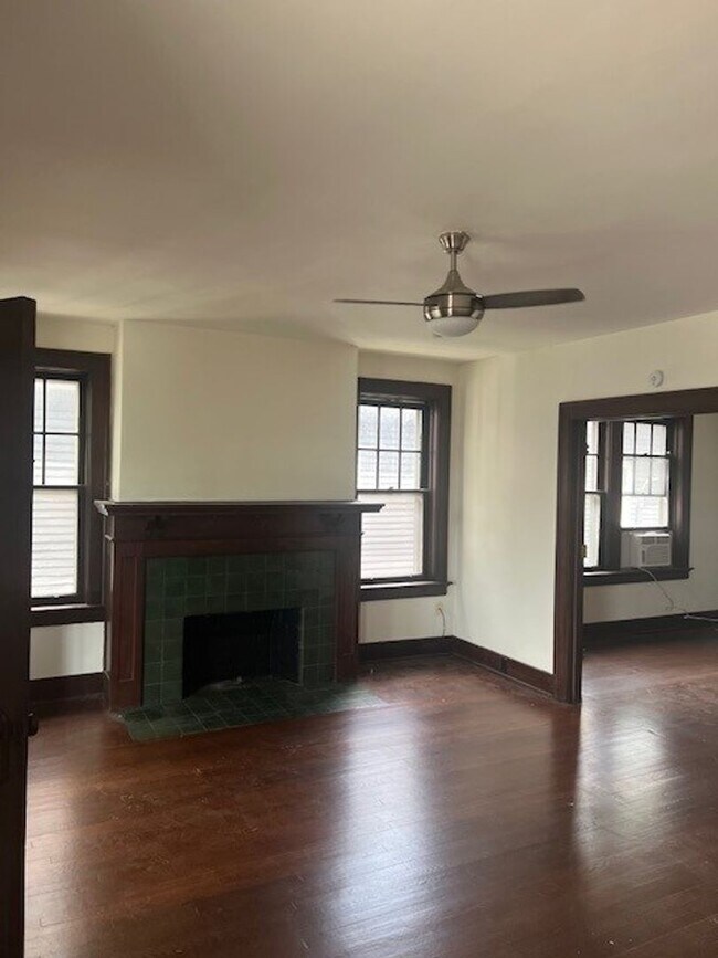 Foto del edificio - Beautifully Restored 3 BR, 1.5 BR Pre-War ...