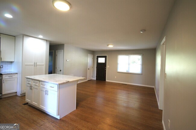 Foto del edificio - 2725 Gray Rd SE