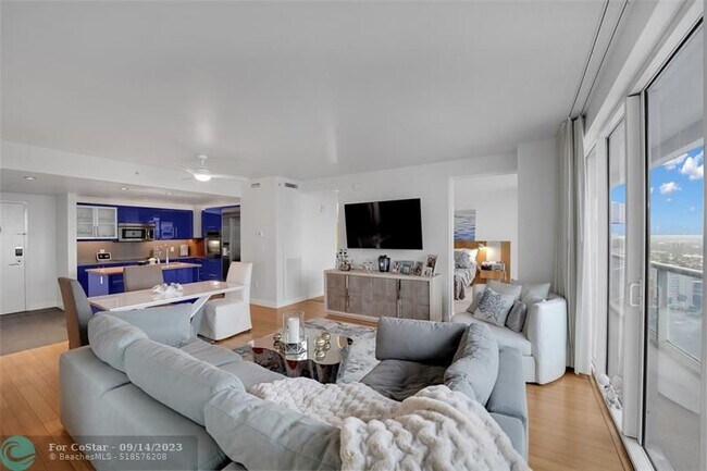 Building Photo - 3101 Bayshore Dr