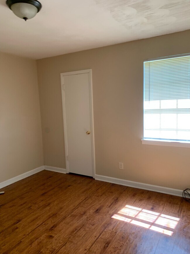 Building Photo - 3045 Carnes Ave