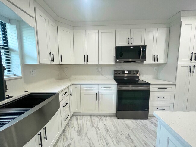 Stainless Steel Appliances - 300 N Highway A1A