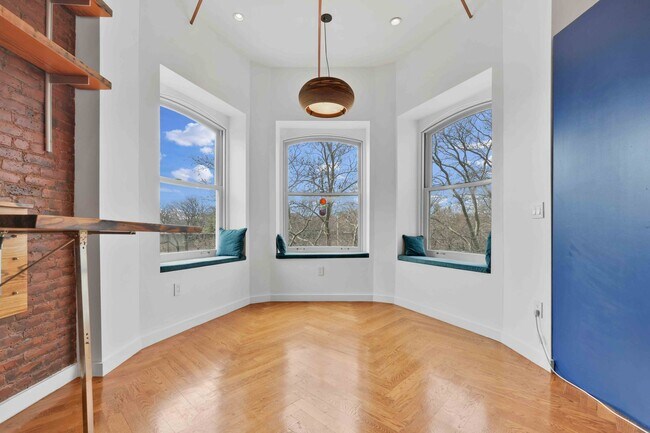 Building Photo - Serene and Bright ,Well-Appointed  1 bedroom -  Historic Crown Heights North