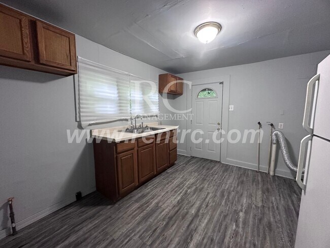 Foto del edificio - 708 Harmon-