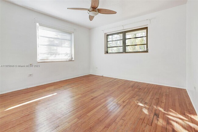 Building Photo - 525 W 50th St