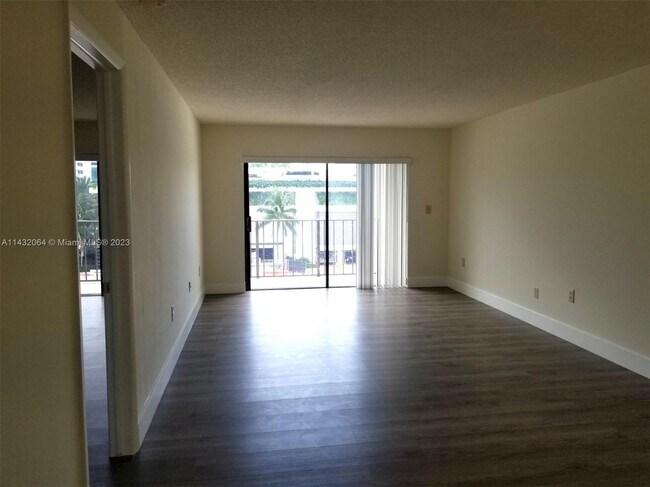 Foto del edificio - 9124 Collins Ave