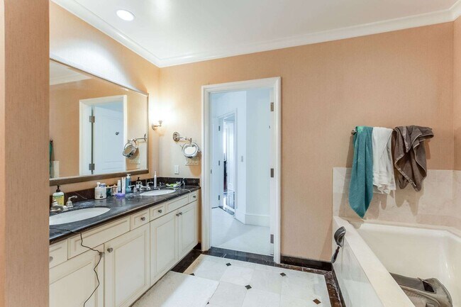 Master Bath - 690 Market St