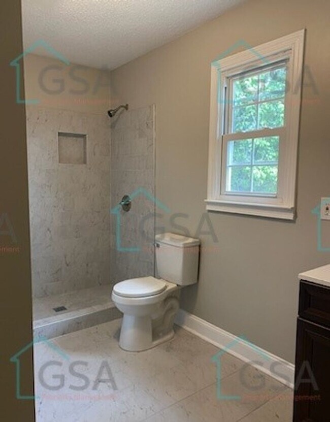 Building Photo - 2 Bedroom 2 Bath Available!