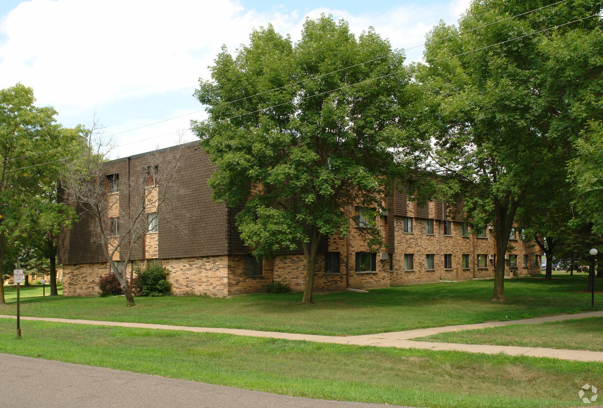 Building Photo - Braham Meadows Apartments