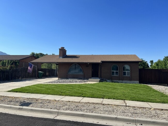 Building Photo - 312 E Donna Cir