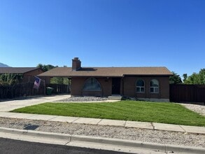 Building Photo - 312 E Donna Cir