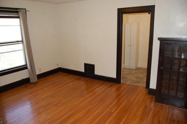 Foto del edificio - 1345 B St