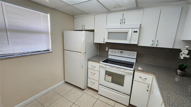 Building Photo - 3410 Foxcroft Rd