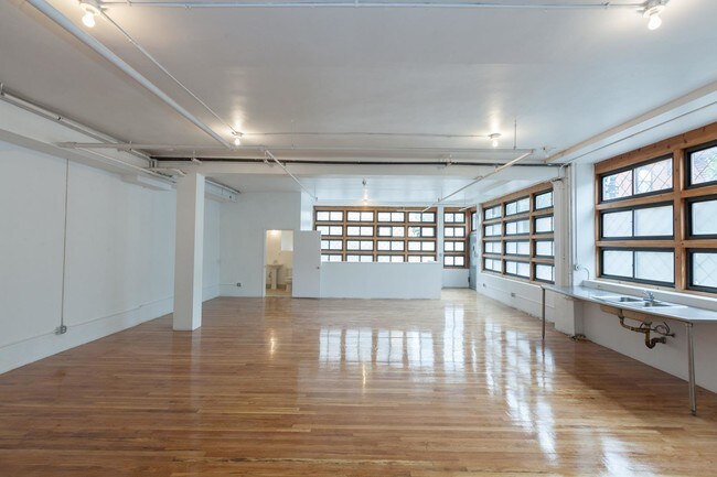 Building Photo - 318 Grand Street