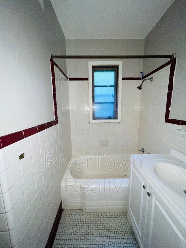 Foto del edificio - 3572 Poplar Ave