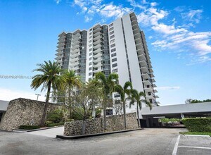 Building Photo - 3375 N Country Club Dr