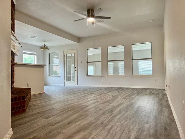 Foto del edificio - 1529 Creekstone Ct