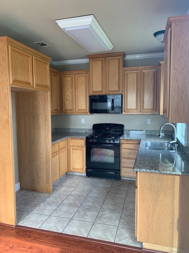 Foto del edificio - **Move -In Special - $1,200 off 2nd months...