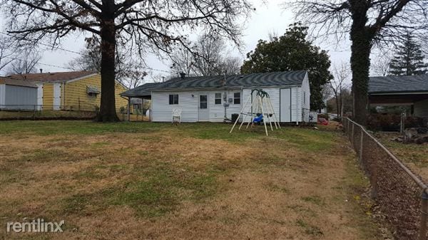 Building Photo - 852 Weedel Dr