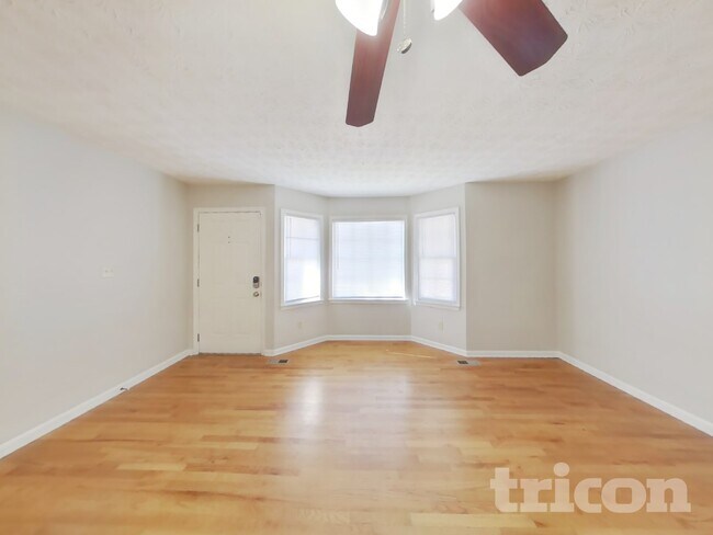 Foto del edificio - 15 Gregory Ln