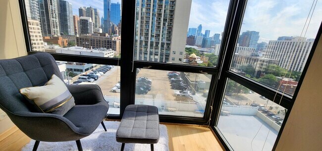 Building Photo - 1122 N Clark St