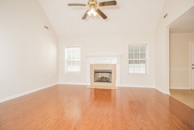 Foto del edificio - 3155 Hardwood Dr