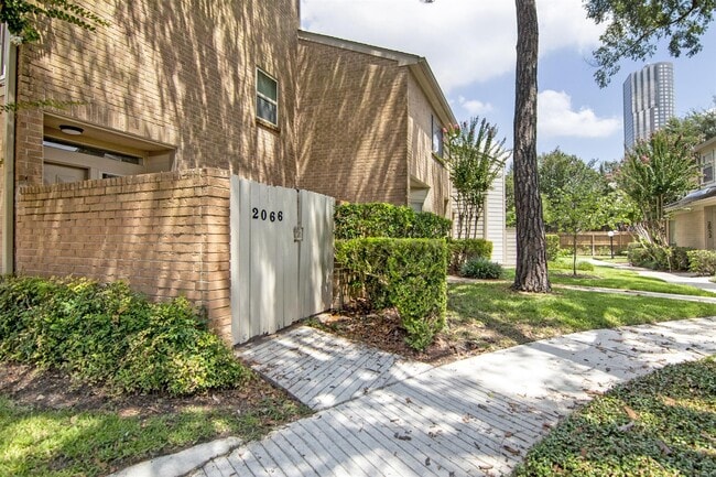 Building Photo - 2066 Augusta Dr