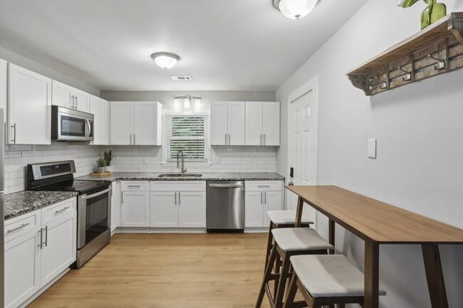 Building Photo - 2891 White Oak Dr