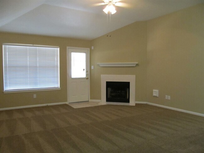 Foto del edificio - 2750 Hidden Spring Falls Dr