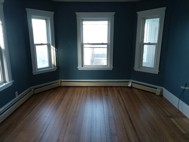 Building Photo - 172 Kittredge St