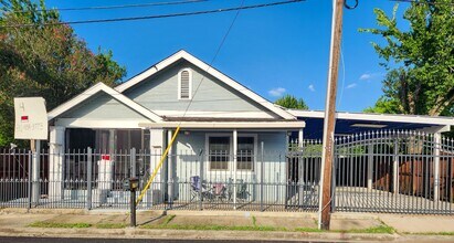 Building Photo - 2222 Hogg St