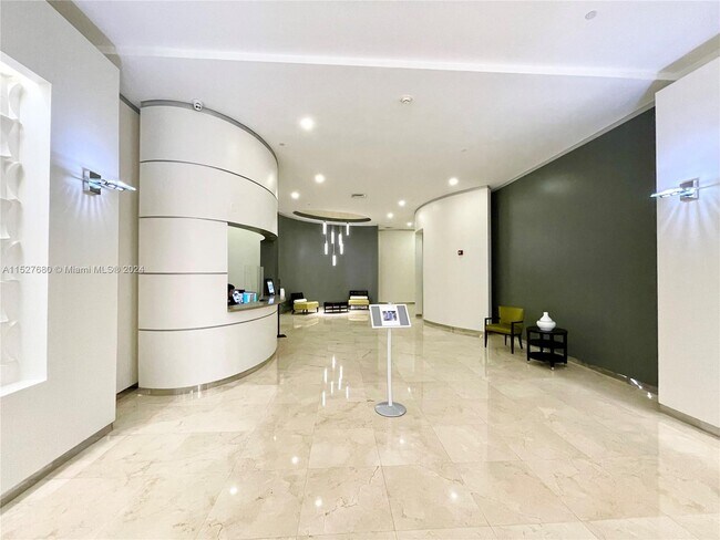 Foto del edificio - 9066 SW 73rd Ct