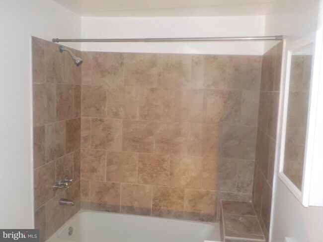 Foto del edificio - 569 N 58th St