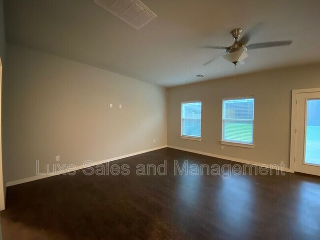 Building Photo - 17604 Sunny Hollow Rd
