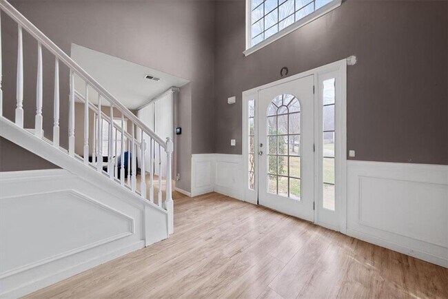 Building Photo - 504 Trotters Ln