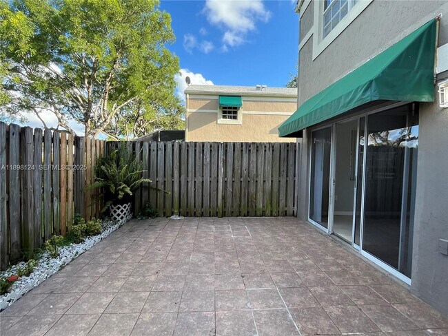 Foto del edificio - 5150 Lake Loop Rd