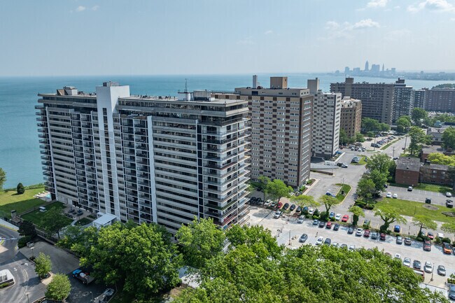 Aéreo - The Meridian Condos