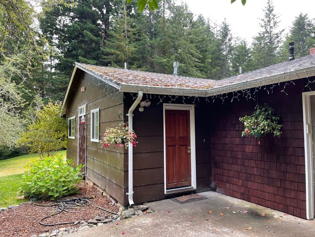 Building Photo - Private 3-Bedroom Home on 3 Acres