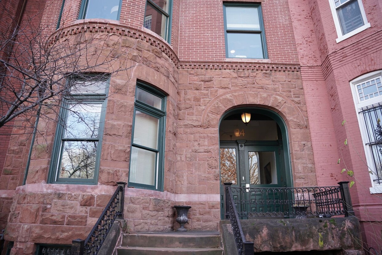 Primary Photo - Lavish 1 BR/1 BA Condo in Logan Circle!