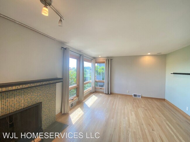 Foto del edificio - 4 br, 2.5 bath House - 4962 Purdue Ave NE