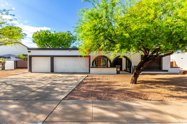Building Photo - 2220 W Monterey Ave