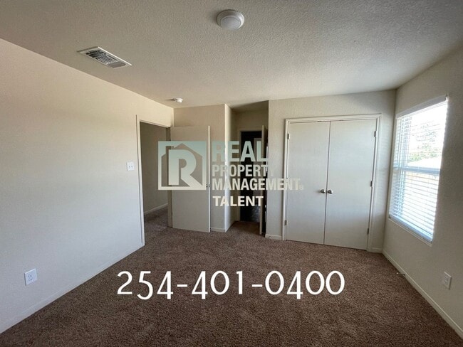 Building Photo - Price Reduced** 3-Bedroom, 2.5-Bathroom Du...