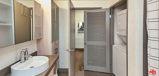 Foto del edificio - 1234 Wilshire Blvd