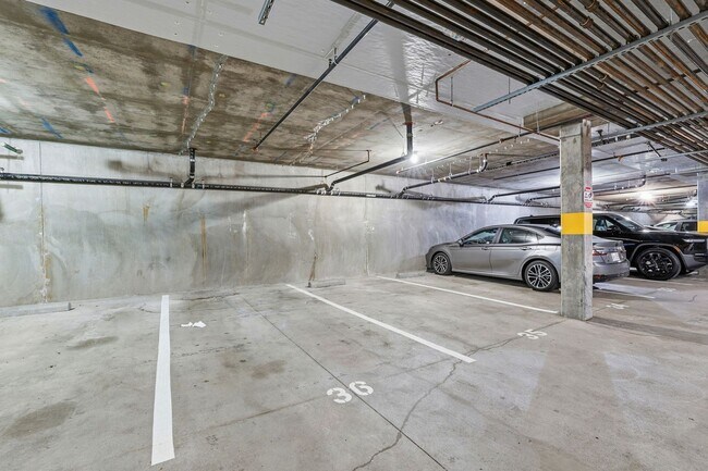 Foto del edificio - Availabe Now!