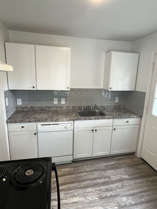 Foto del edificio - 2 Bedroom, 1 Bath Duplex Near NoDa