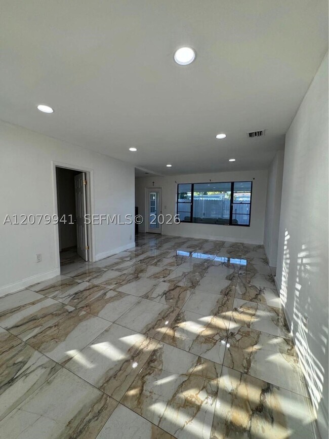Building Photo - 3151 SW 37th Terrace