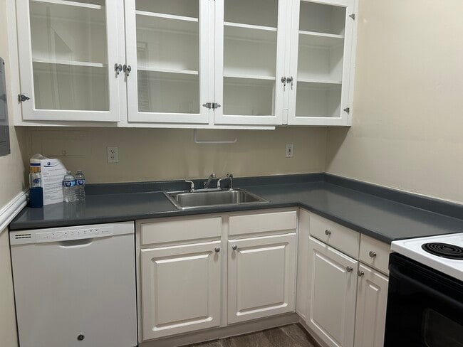 Building Photo - 1410 Beacon St