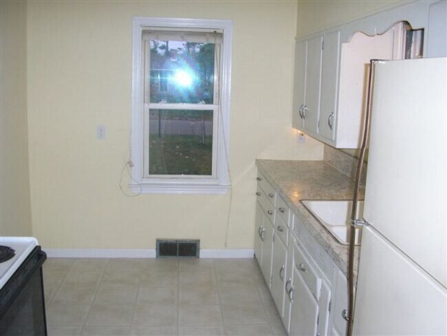 Foto del edificio - 1 bed 1 bath, 844 square foot home located...