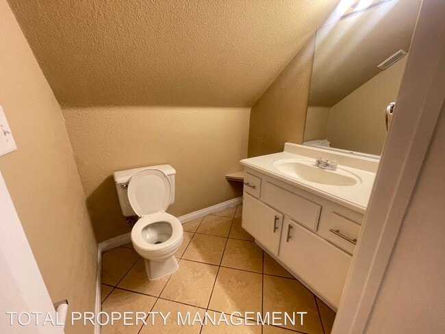 Building Photo - 3 br, 2.5 bath House - 1917 Wild Jan Dr.