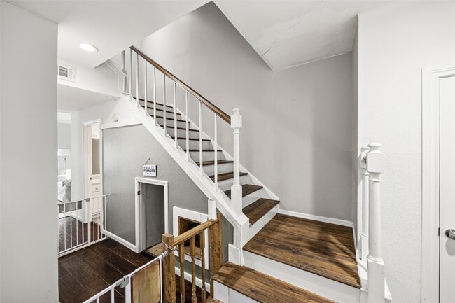 Foto del edificio - 810 Augusta Dr